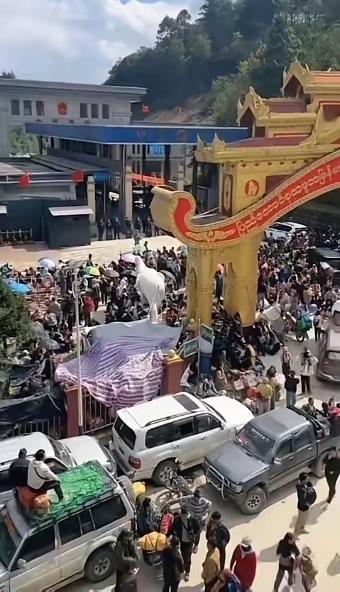 缅甸掸邦最近上演“卡脖子”大戏，从北往南的货车，只要拉的是中国货，直接被军方检查