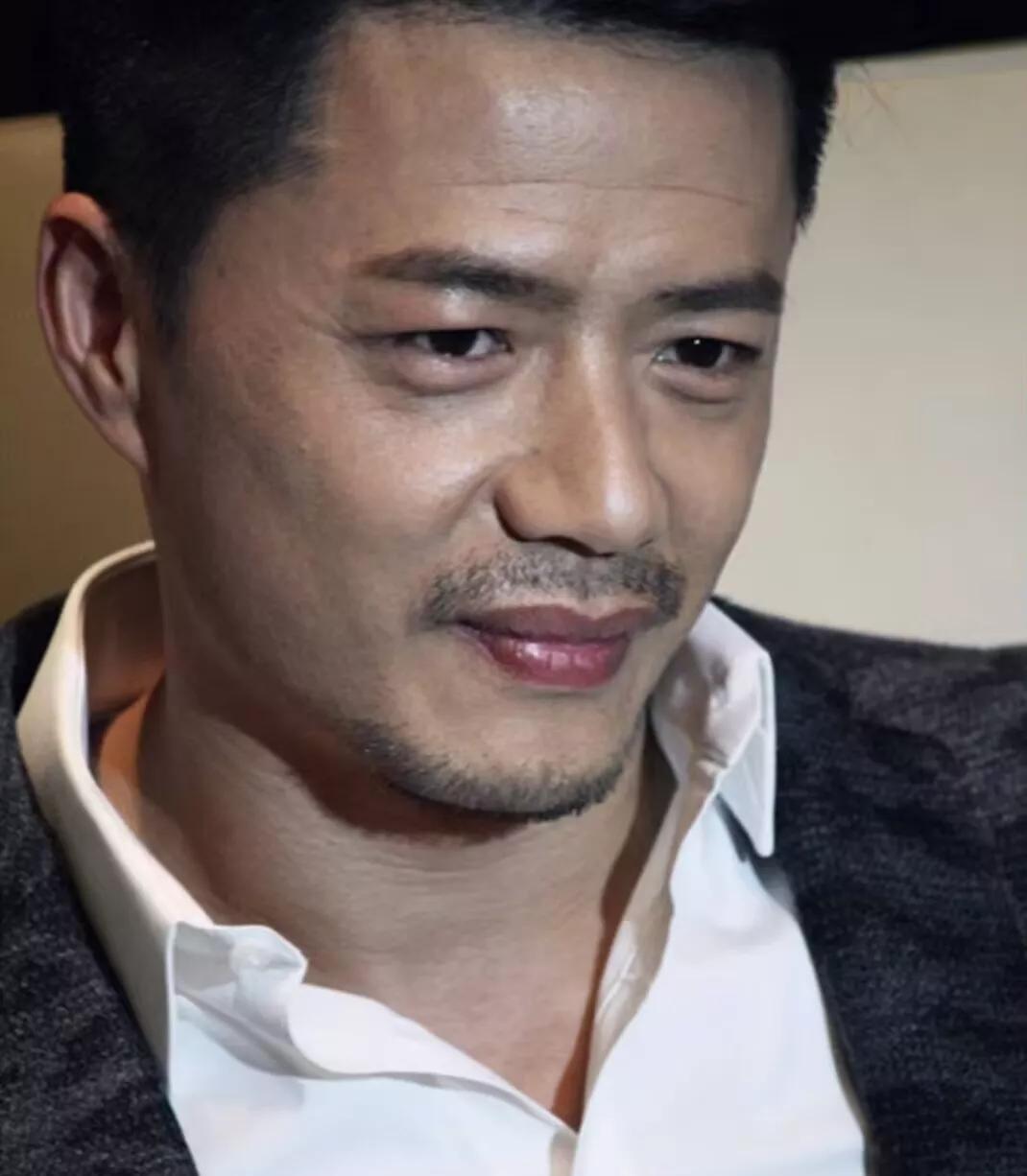 我有种强烈的预感。段奕宏可能要没戏拍了。虽然他的演技一直都挺不错，但是他现在