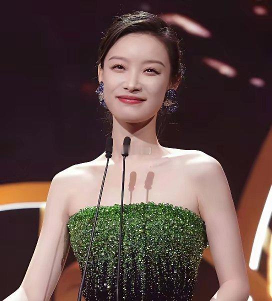 我开始理解井柏然了，论外貌身材，倪妮绝对不比刘雯差，但就是有一点不同，倪妮真的太