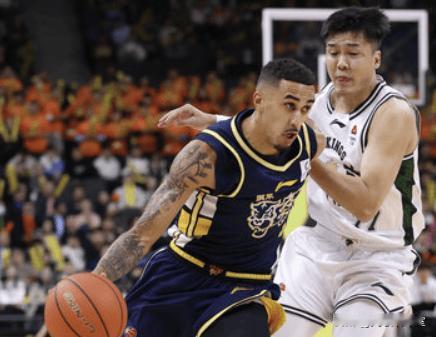 观广东揭幕战对南京同曦有感，朱芳雨喊夺冠喊早了，就这场比赛而言，实力水平不足以支