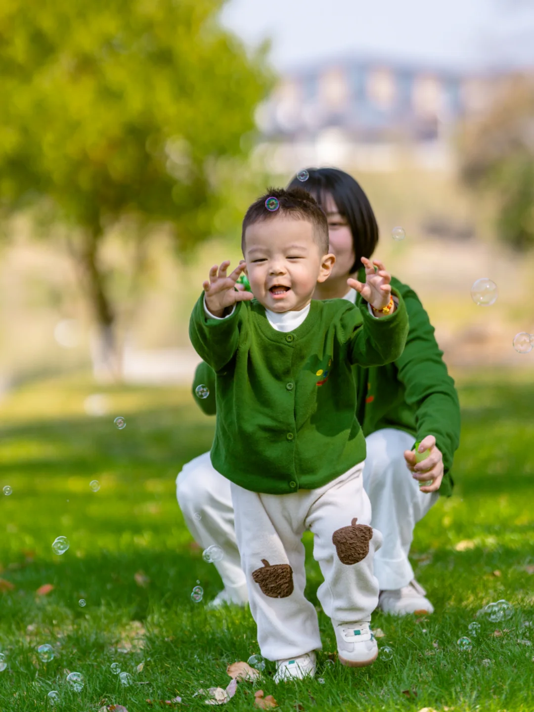 阳光正好，微风不燥，带娃出门撒欢