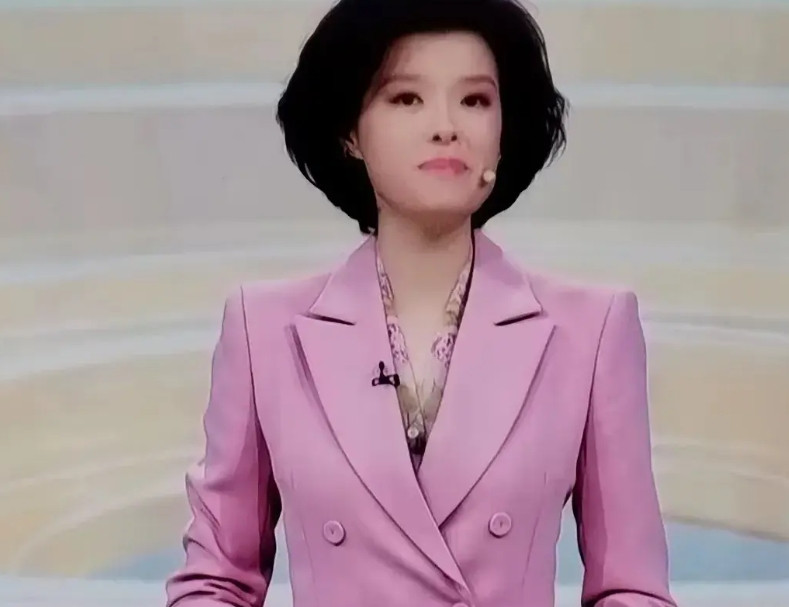 主持人邹韵：“头”型依旧央视2025主持人大赛第二场没有在央视综合频道黄金时段