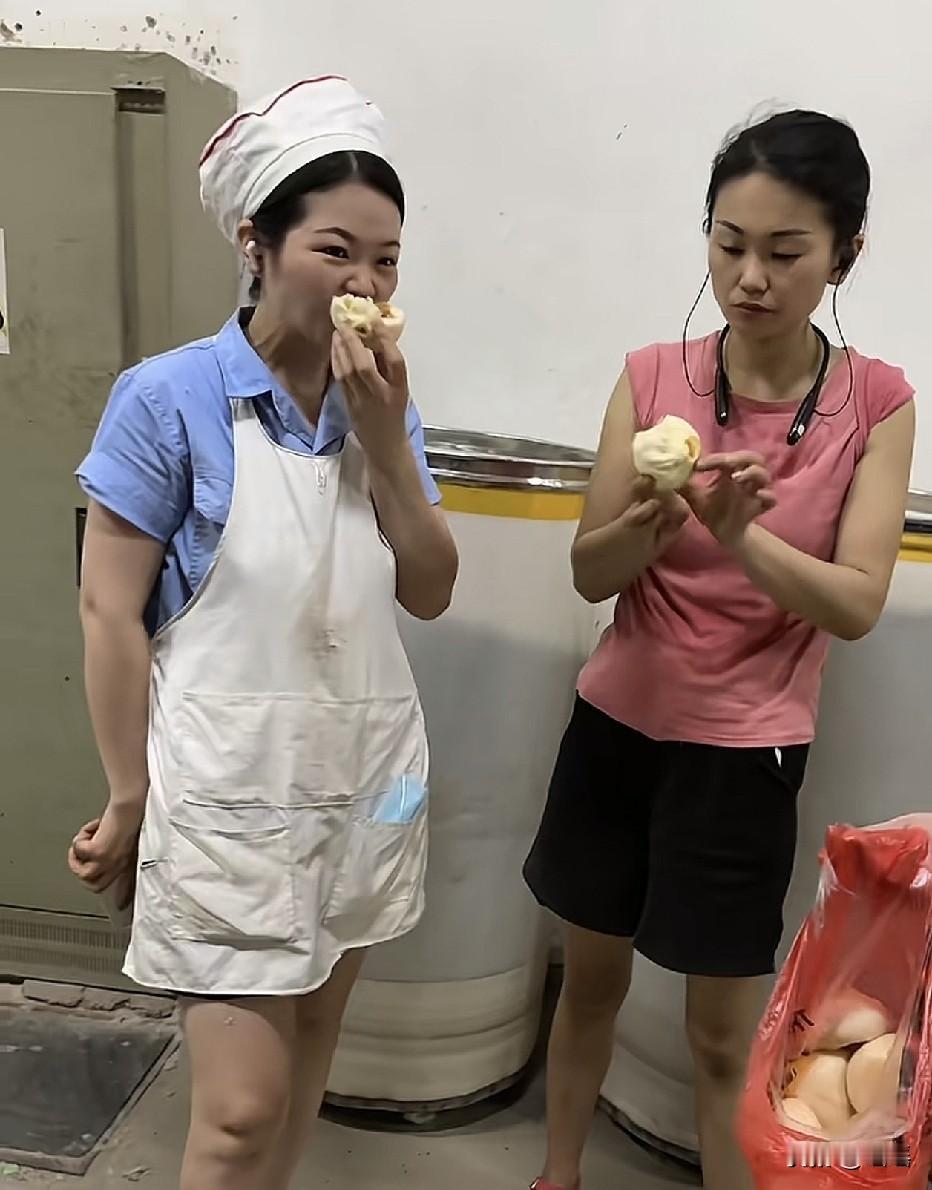 贤妻良母，守护家庭！发现没:没有一个胖的，太累了[赞]