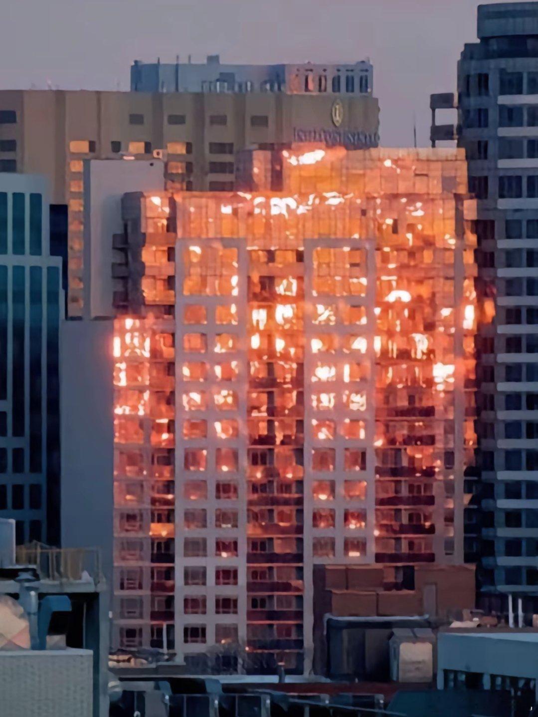 你们猜这楼是咋了？