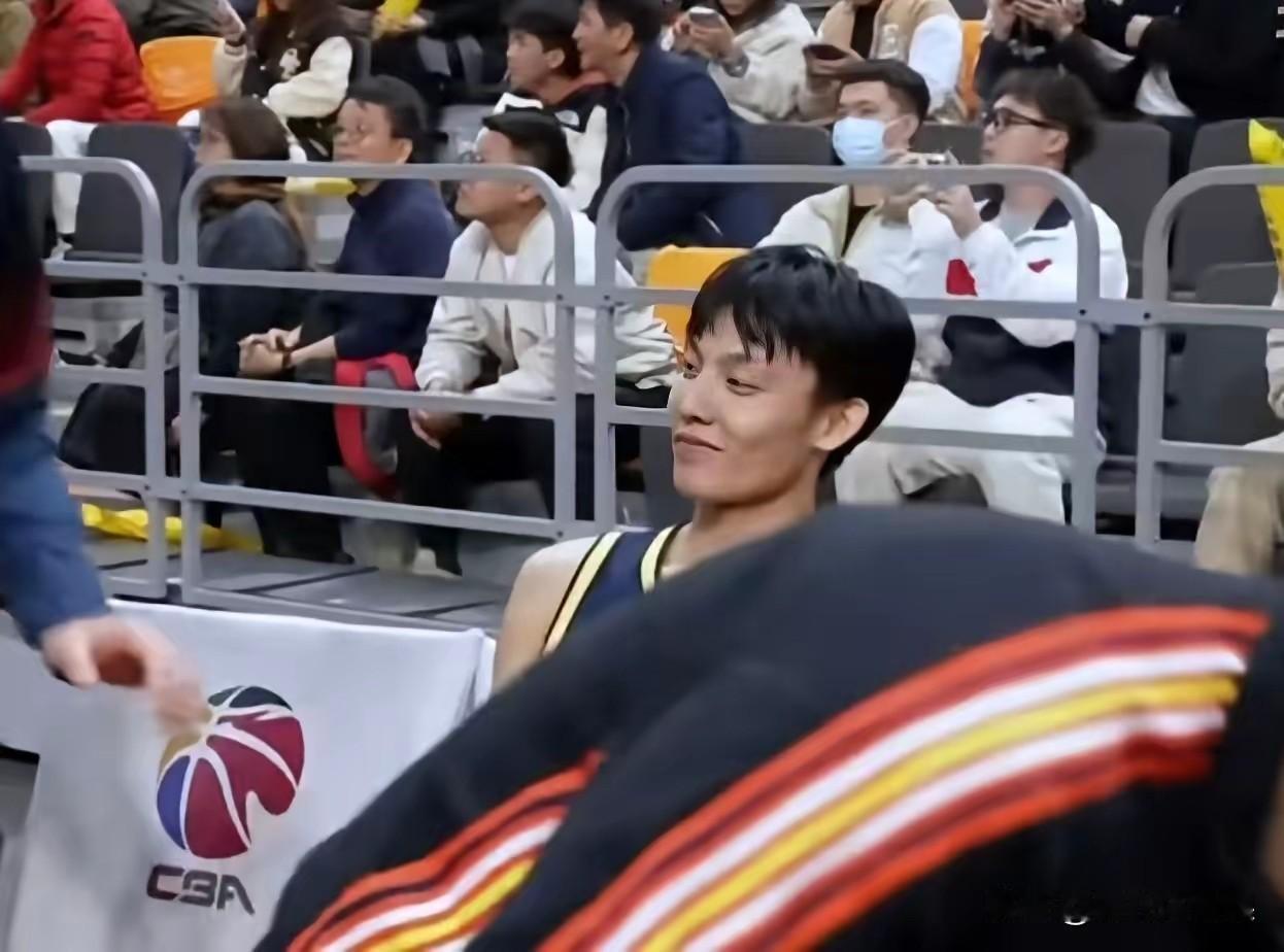 徐杰带病出战，赛后得到杜锋的肯定。由于连续四个客场之旅天气气温差别很大，再