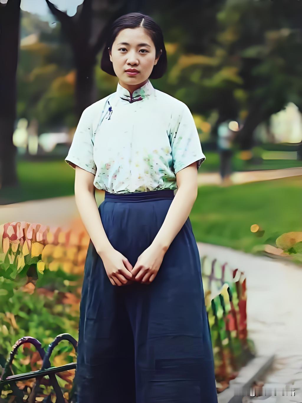 1947年7月，19岁的杜致礼原计划陪同患肾病的父亲杜聿明赴美就医。杜聿明因东北