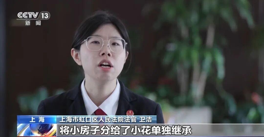上海，一13岁女孩命运坎坷，父母离异之后，她跟着父亲生活，但爷爷和父亲相继离开，