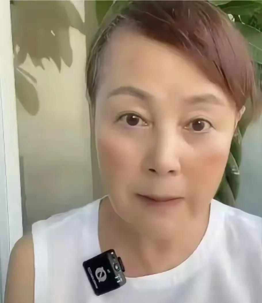 这位杜建英中欧商学院CEO班的同学出来发声，一开始我以为她是为杜建英出头，后面一