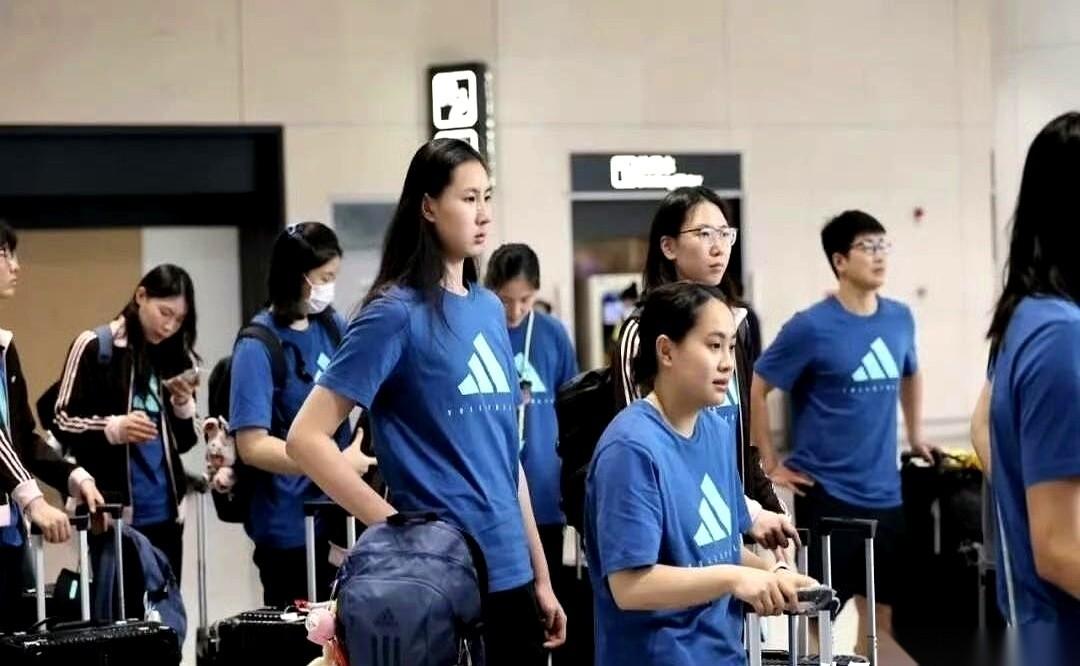 那份2026年世界女排联赛的大名单，终于刷出来了。眼光顺着名单往下扫，龚翔宇、
