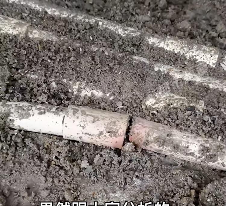 7月29日，多家媒体报道，广东一名男子发现家里浴室门口的一块地砖异常发热，测出来