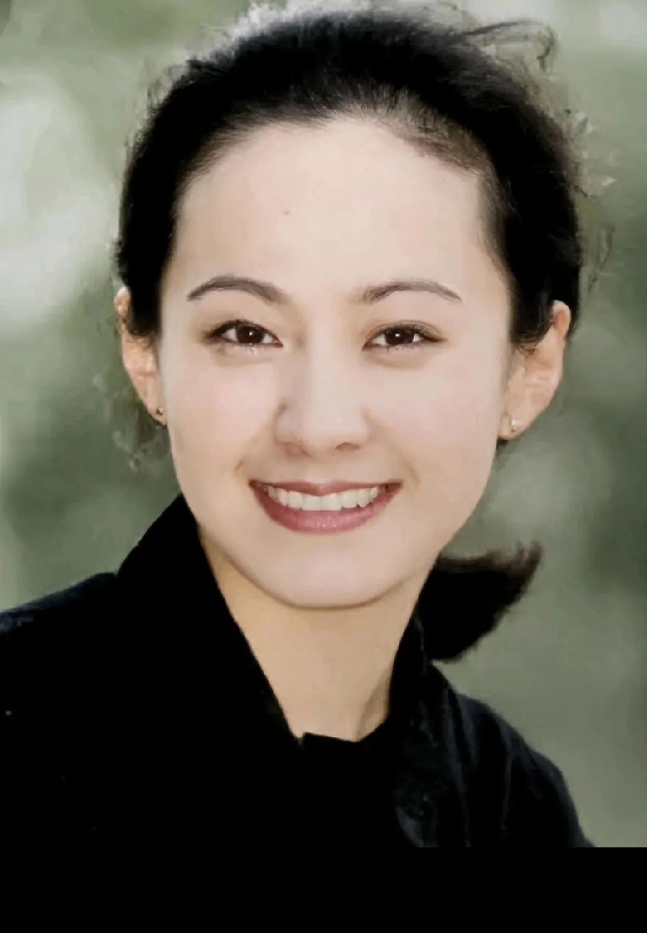 原来，演马皇后的演员叫剧雪，现实中也是痴情人啊，她出生北京，嫁给年长13岁的著名