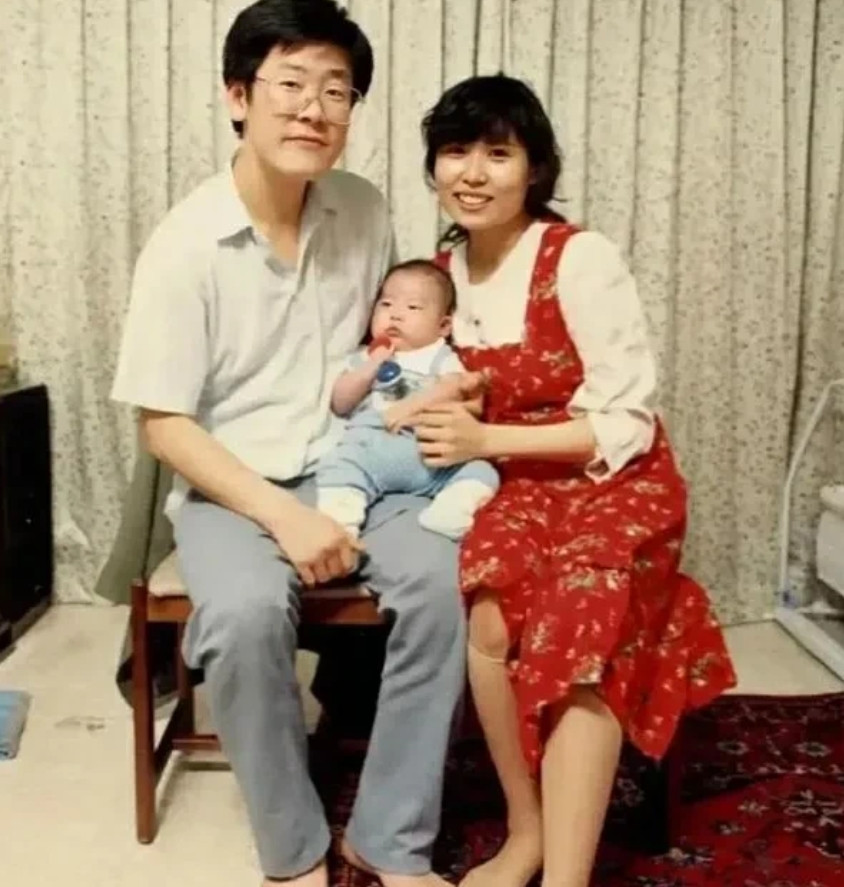 韩国新一任第一夫人金惠景亮相，比金建熙还漂亮，作为传统的韩国女人，无条件支持丈夫