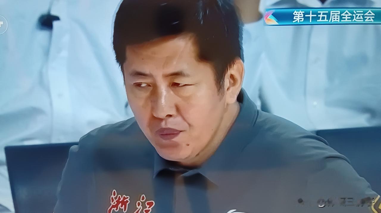 丁伟赛后发布会不遮不拦，直接讽刺了杜峰。丁伟说:前两场杜峰可能是太自信了，拿前两