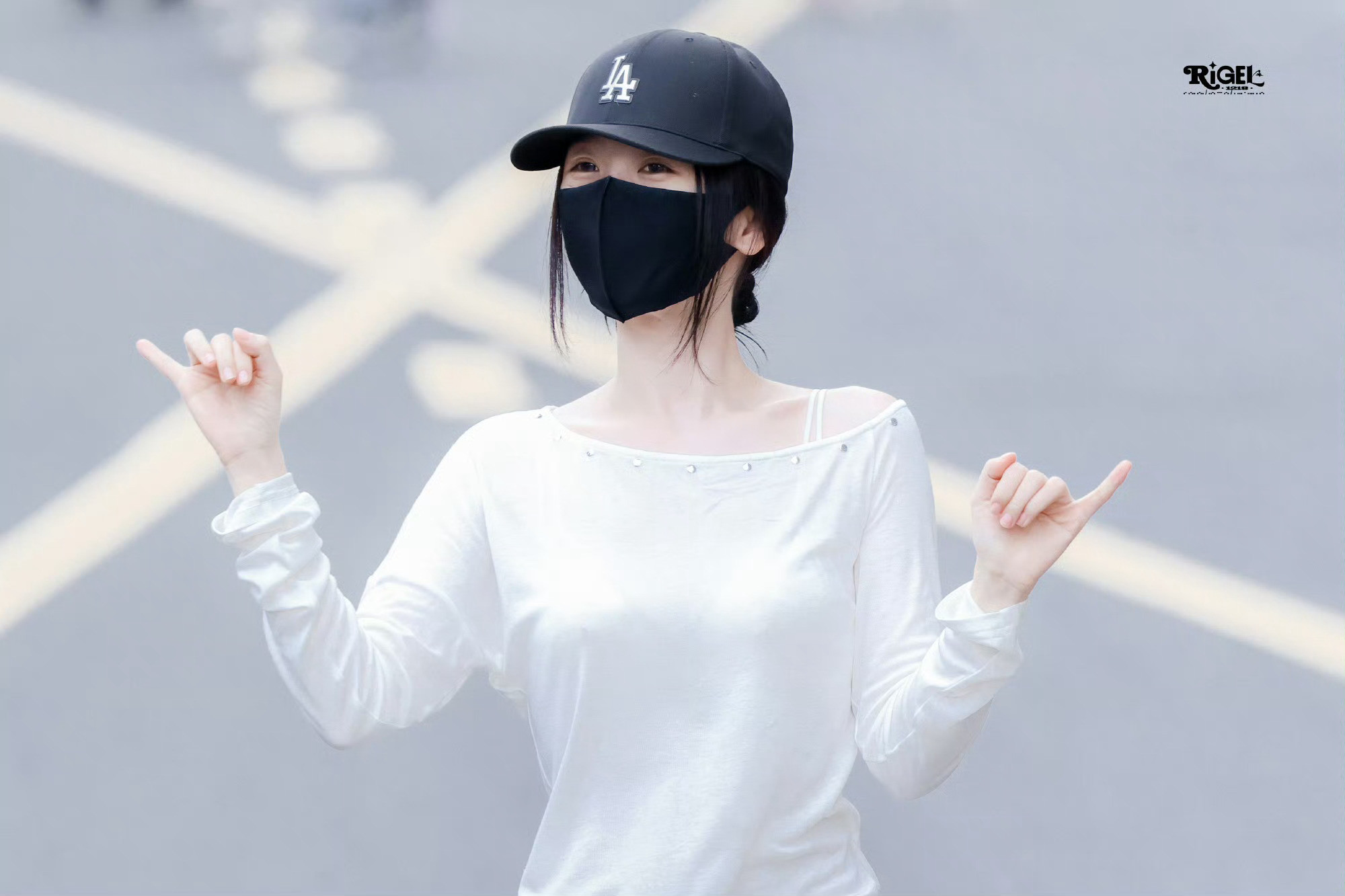 虞书欣肩颈线小宝宝超级漂亮呀