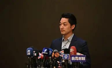 国民党最大的内鬼，终于露出了狐狸尾巴！7月25日，台北凯达格兰大道人山人海，