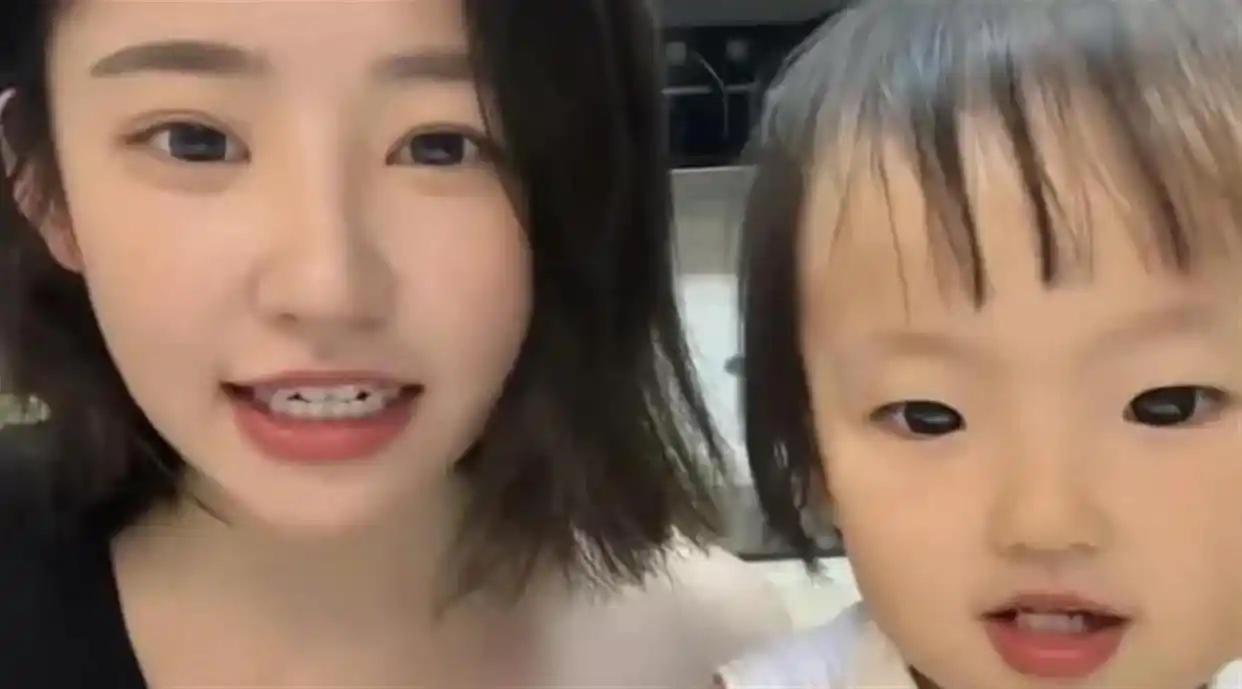 黄一鸣：“只要我没有结婚，就算是一天找八个，别人也管不着。”她骂前男友是“小人