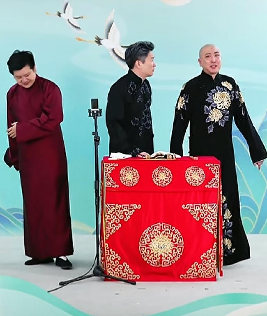 6月10日，曹云金邀请李寅飞来直播间说了一场《扒马褂》，现场听的我着急的呀，说了