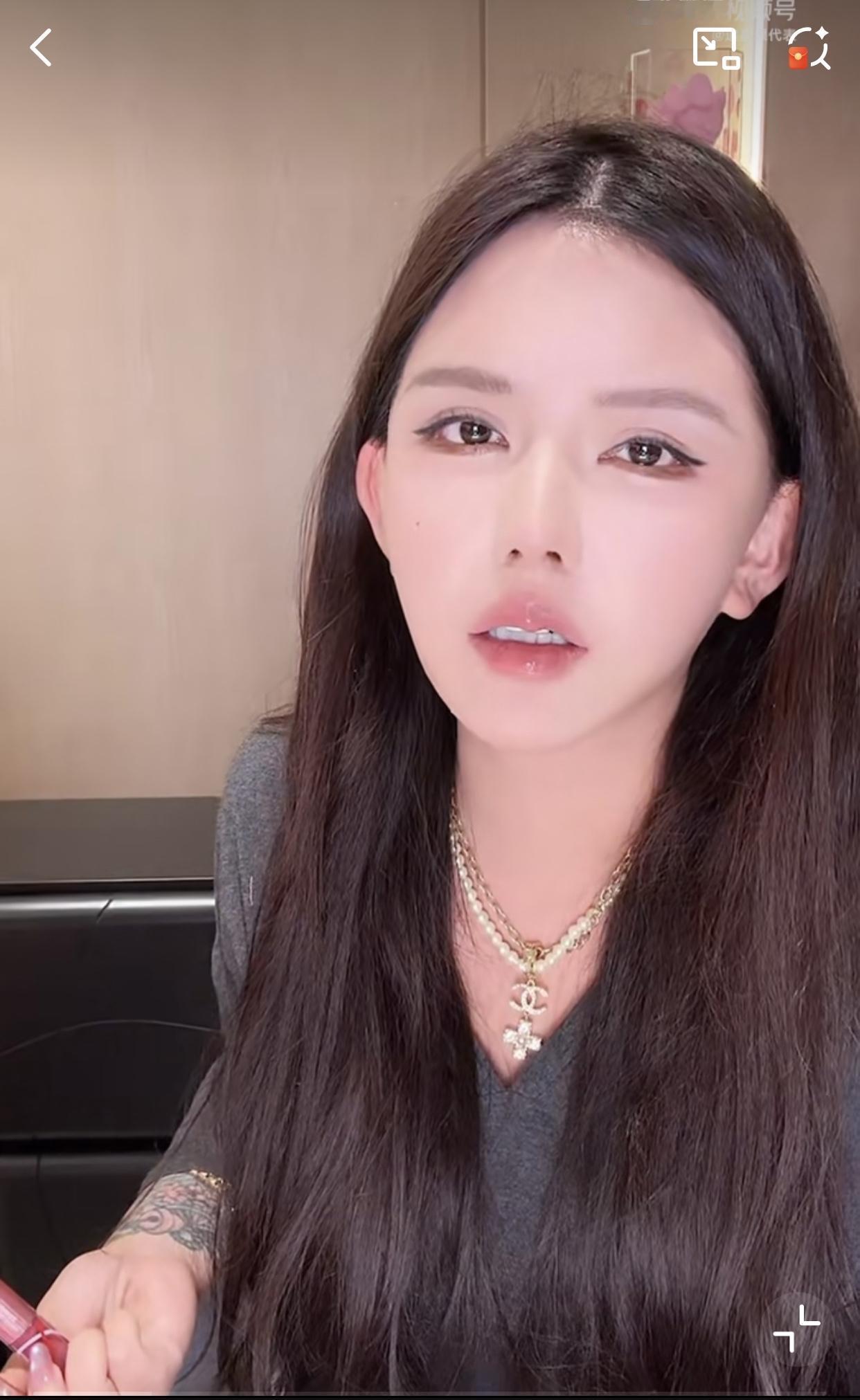 有钱就是任性！8月的时候还说，为了孩子不会再结婚了！现在9月又说，不结婚但是会谈