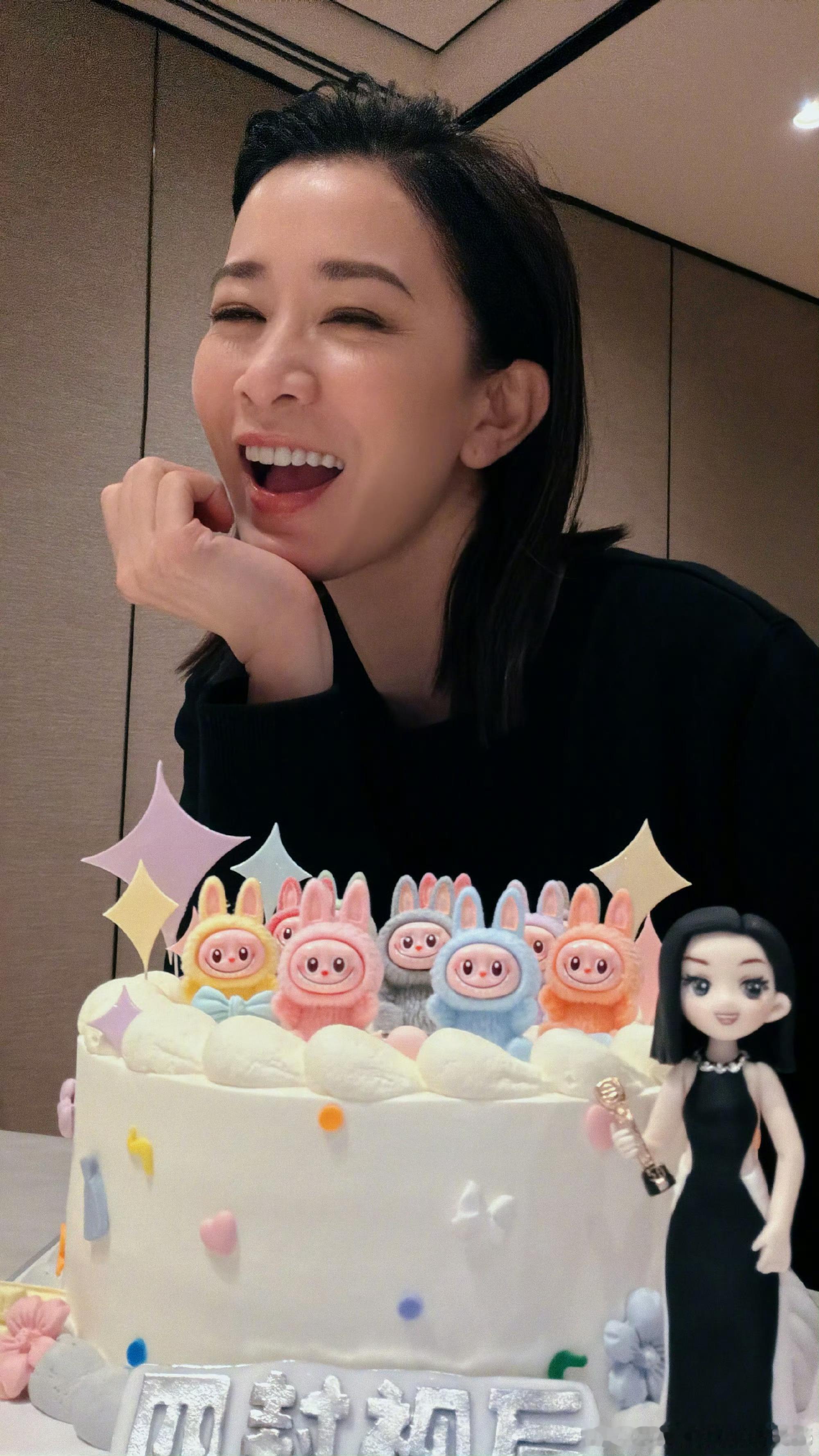 佘诗曼晒四封视后蛋糕佘诗曼晒labubu蛋糕佘诗曼晒四封视后蛋糕，TVB开台5