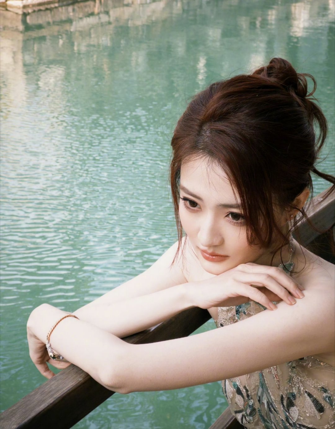 徐璐你美江南美人春天和lulu绝配不知道，徐璐的身材很曼妙