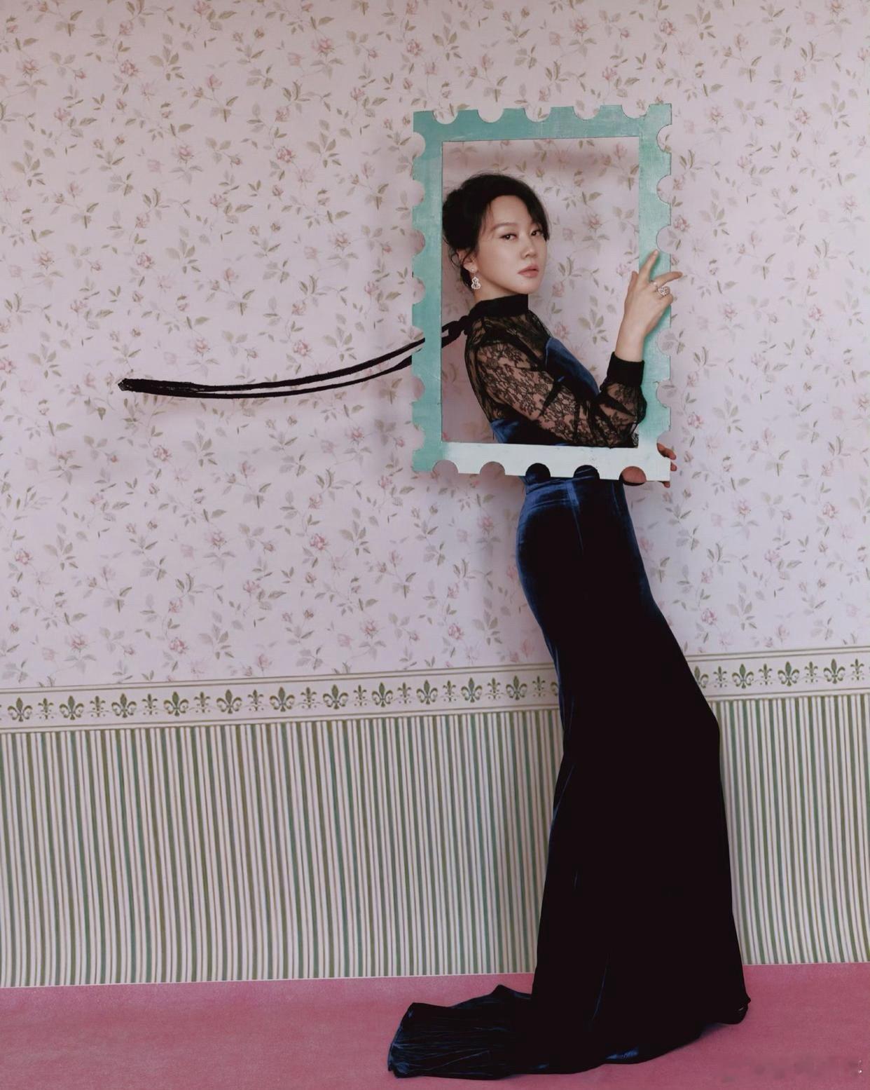 1.闫妮跟前夫离婚后还能继续当朋友，女儿因颜值和演技问题始终都没办法成为大明星，