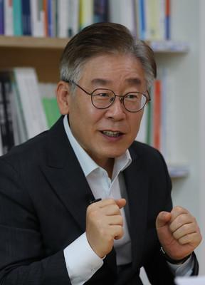 李在明会上直接发飙：其他国家不给，韩国也没义务单方面给！上班只交1个月社保，