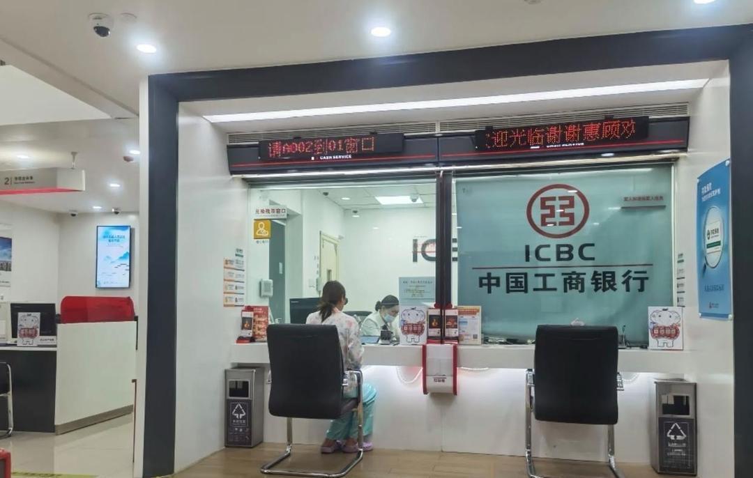 成都中学女教师负债近60万网贷，月薪1.5万硬扛不逾期，真相太现实前几天碰