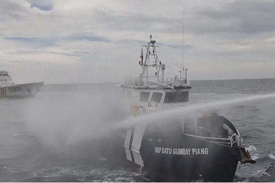 中方专机已回国，外交部通告全球，最后关头中菲达成一致 进入2026年，南