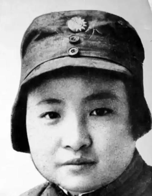 1941年，皖南事变爆发，新四军女机要员周临冰随部队突围时和大部队失散，她孤身一