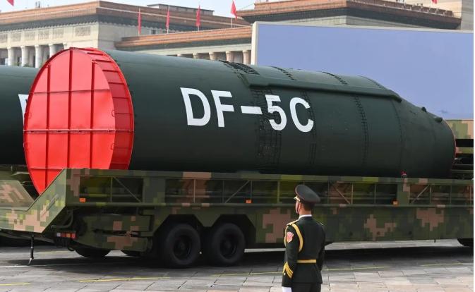 🌛中国核导弹大换代，三款镇国神器东风61、东风5C、巨浪3有哪些差别？凭什