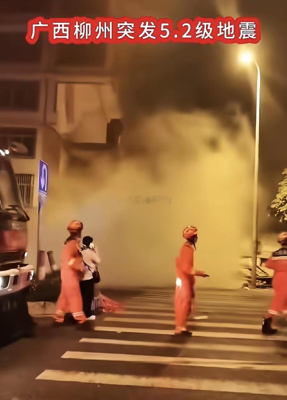 广西这次发生地震，楼房坍塌这么多最主要的原因是，广西地区自建房一般是纯砖混结构，