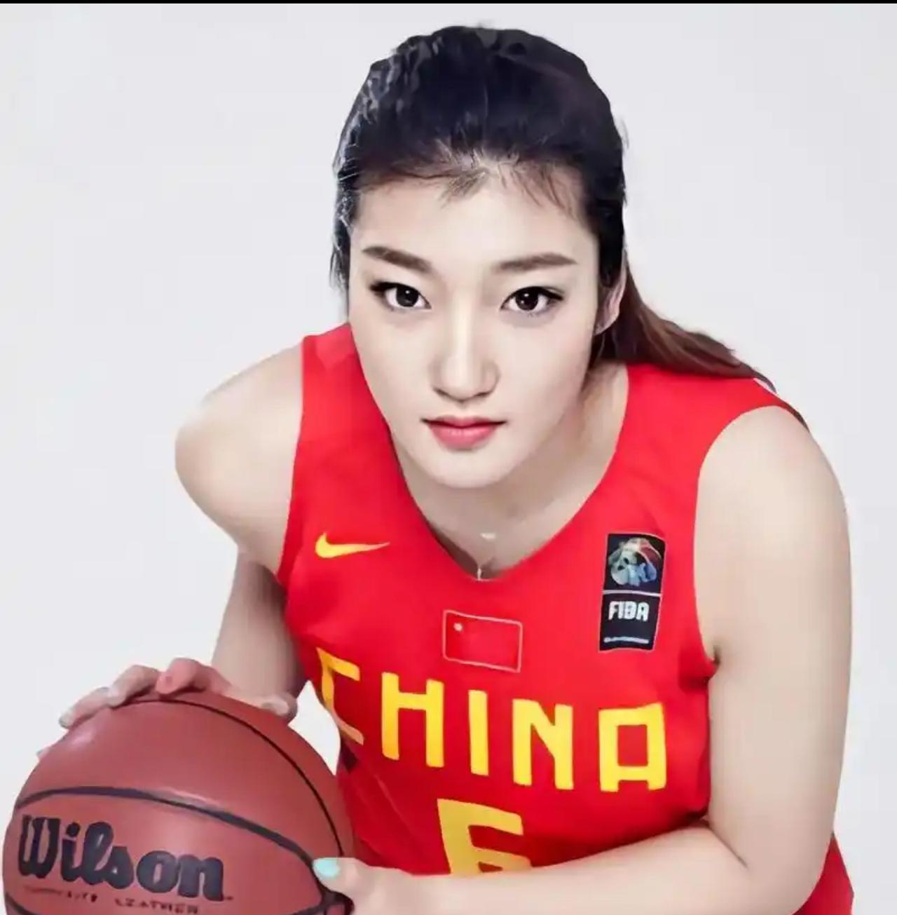 今晚中国女篮Vs西甲尤文图特女篮的二番热身战，真的有必要喊出上李梦、弃用张子宇吗