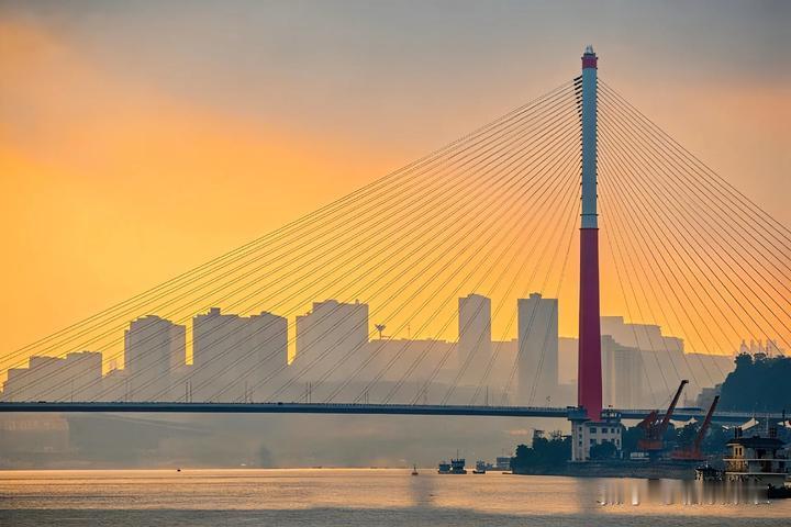 住跨海大桥旁比城阳凉爽？今年的气侯还是和往年不一样的，在青岛住了几年，今年热