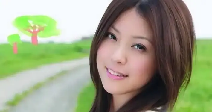 卓文萱：40岁未婚，被男友宠爱5年，甜妹之路如何？