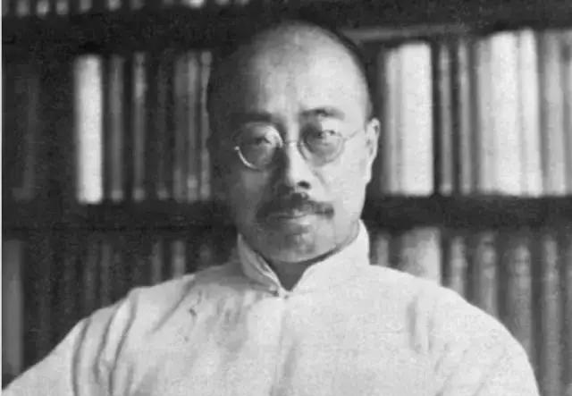 1936年，鲁迅去世的第2天，和鲁迅反目成仇13年的弟弟周作人，若无其事地去学校