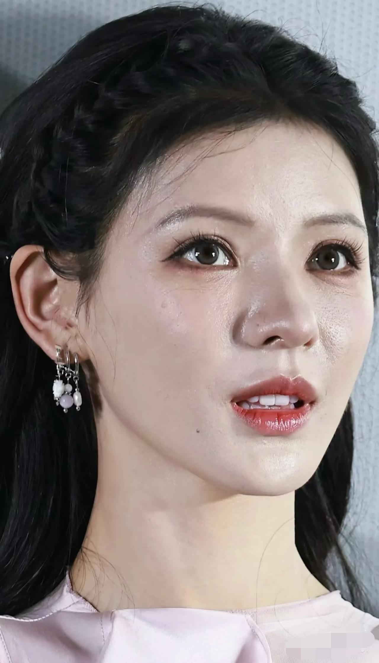 张予曦怼脸生图，太真实太美了