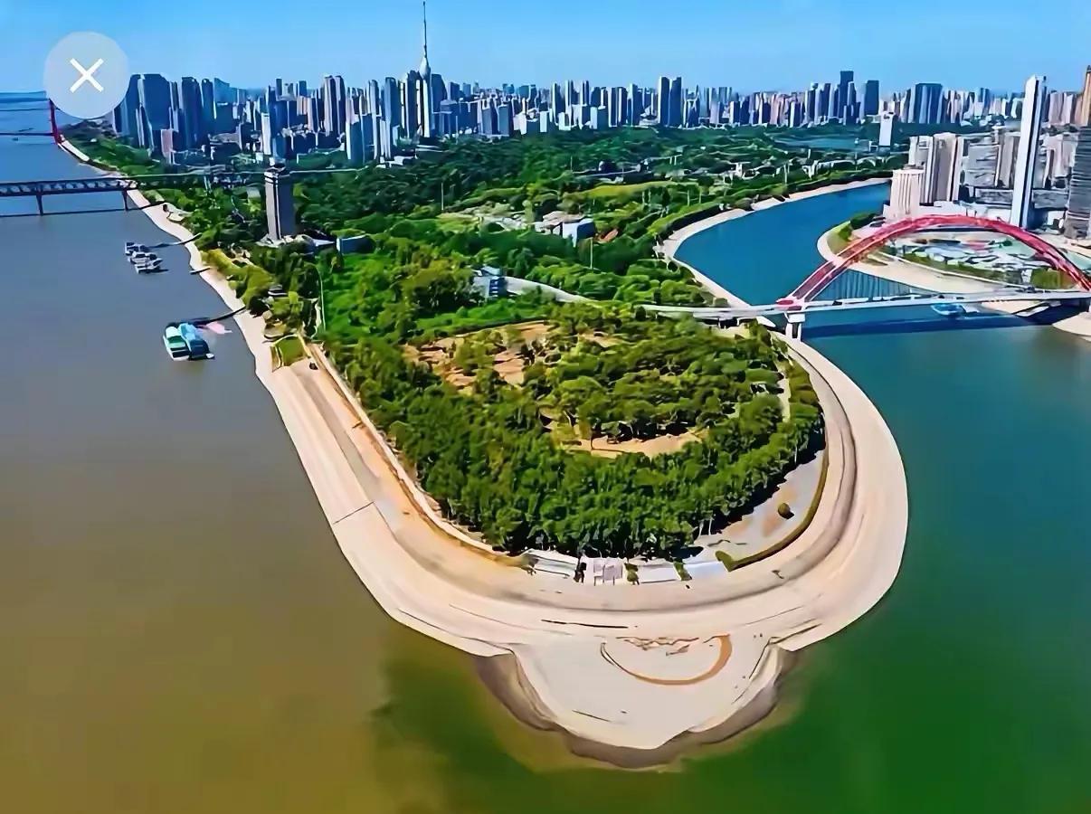 为什么武汉不把这里打造成类似重庆朝天门那样的地标？朝天门是长江和嘉陵江的交汇口