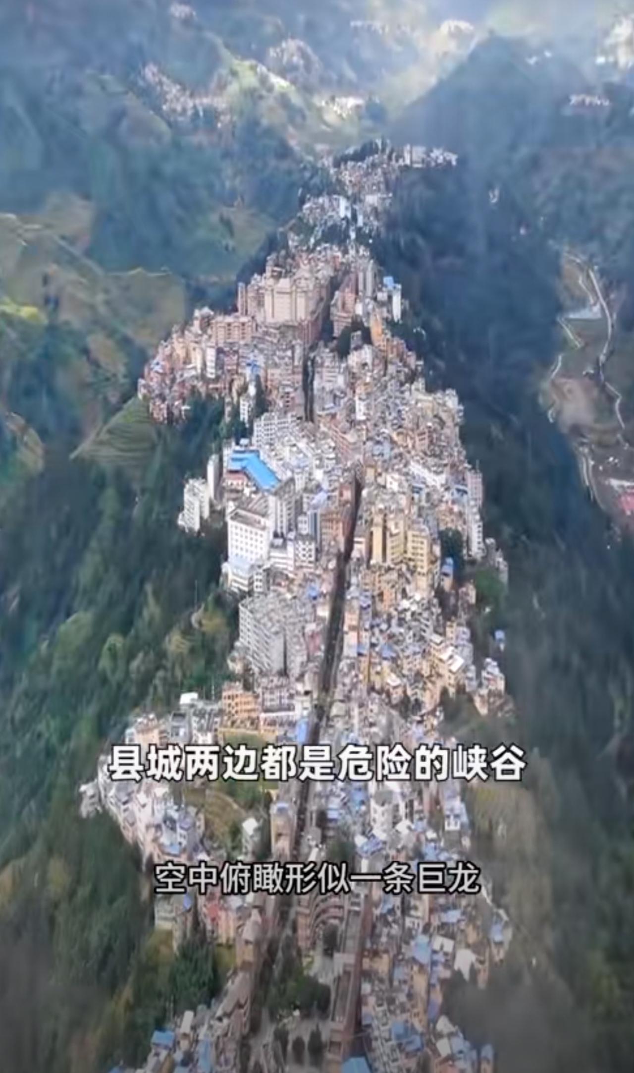 很想去云南这两个县城去看看，一个建在山顶，一个建在山谷。建在山顶的这个叫绿春