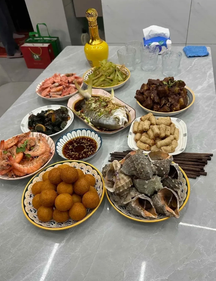 月薪过万，才敢这样吃饭吧。[赞][赞][赞]