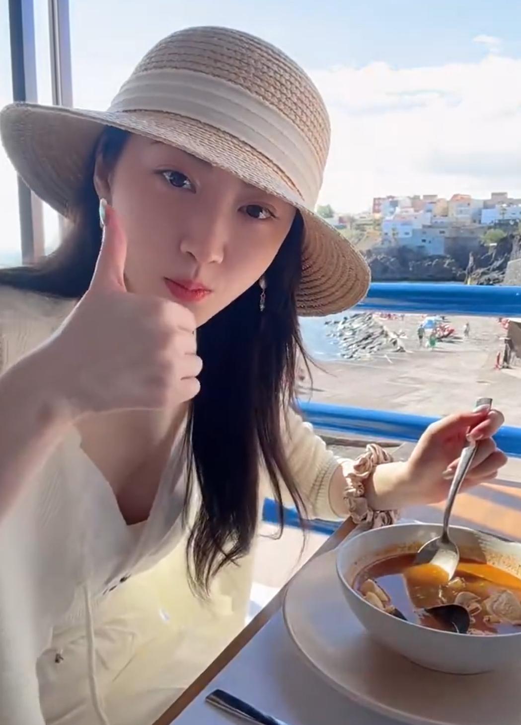 曾经相爱的两个人，怎么就走到了如今这一步。看看景甜之前发布的旅游视频，不能说