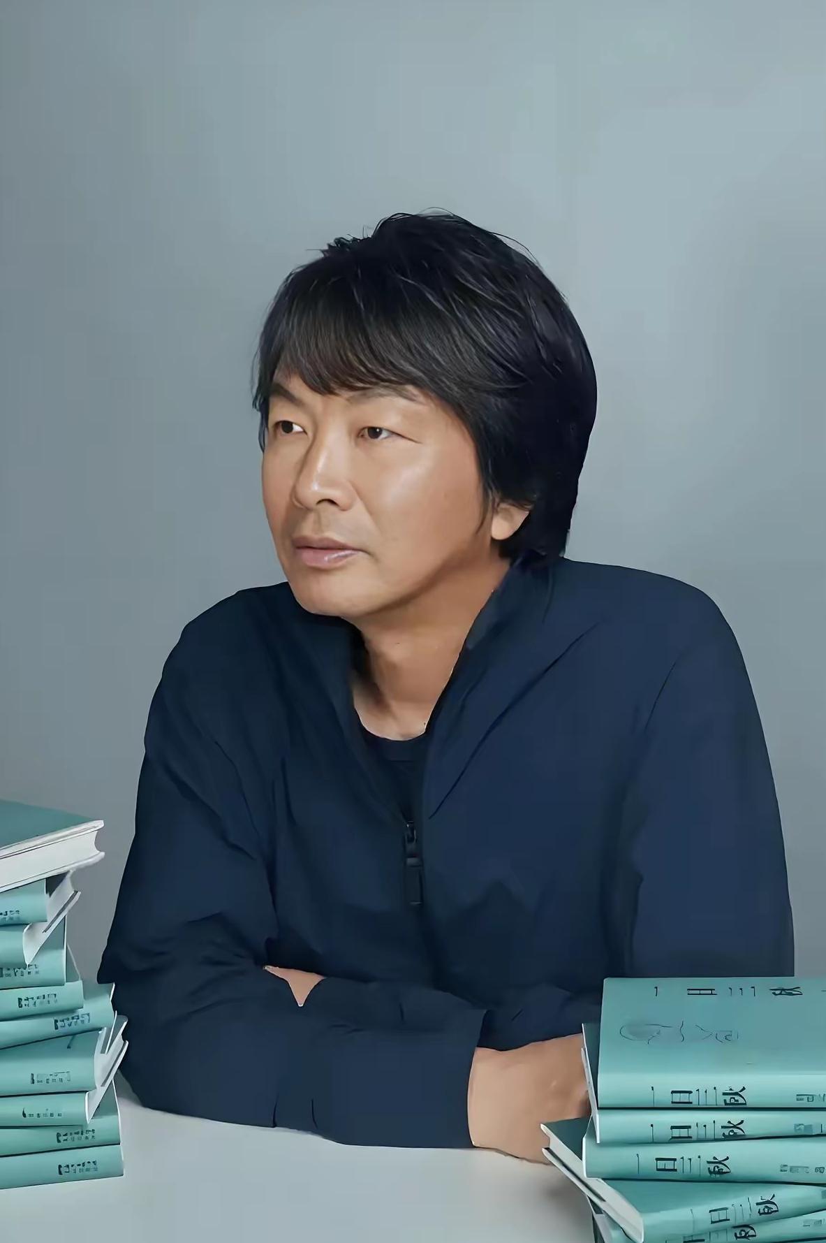 刘震云说：“自古以来，成大事的人，没有一个人是靠自己做起来的。”这句话点醒好