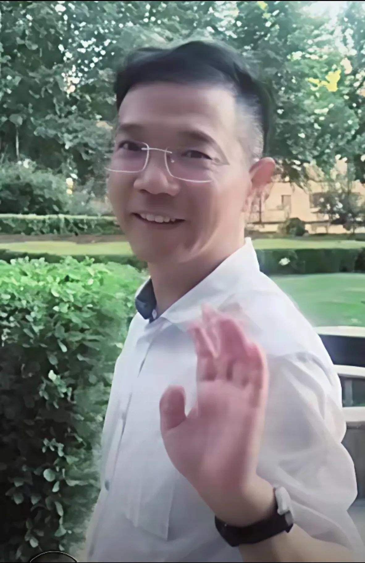家人们姗姗来了，早晨5点，姗姗醒来第一眼，关心的帅帅故事来消息了啊，听姗姗慢慢到