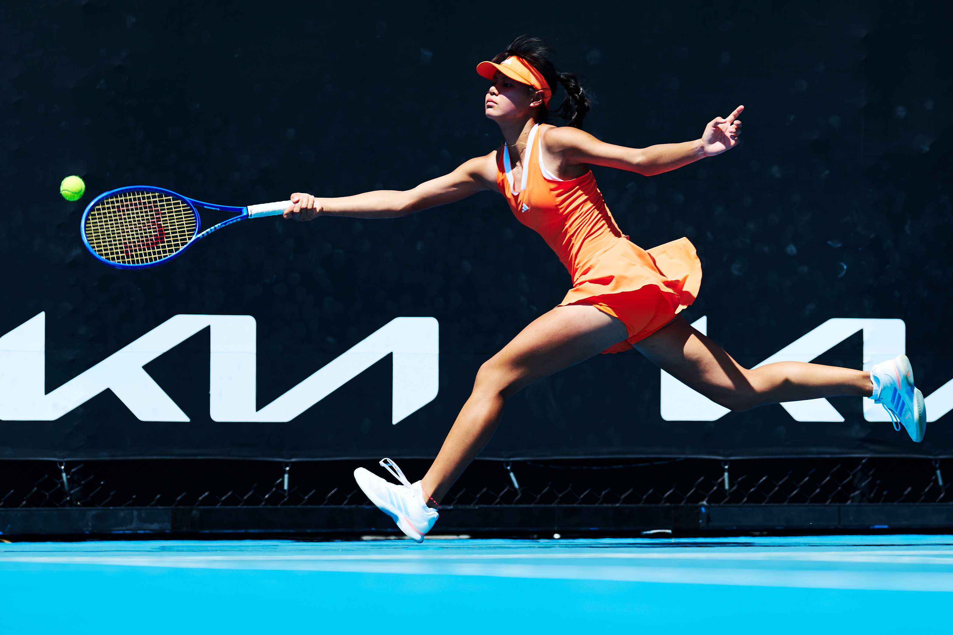 小小光环加冕，孙心然侧影美翻了！澳网2026这很澳网摄影：墨尔本前方记者李建