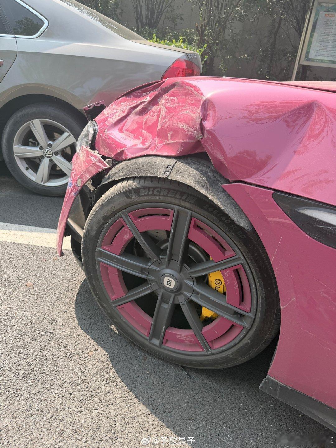 小米su7车主被撞了，人一点事没有，喊话雷军下一辆还选小米汽车，不得不说小米的车是真的硬，这就是大压