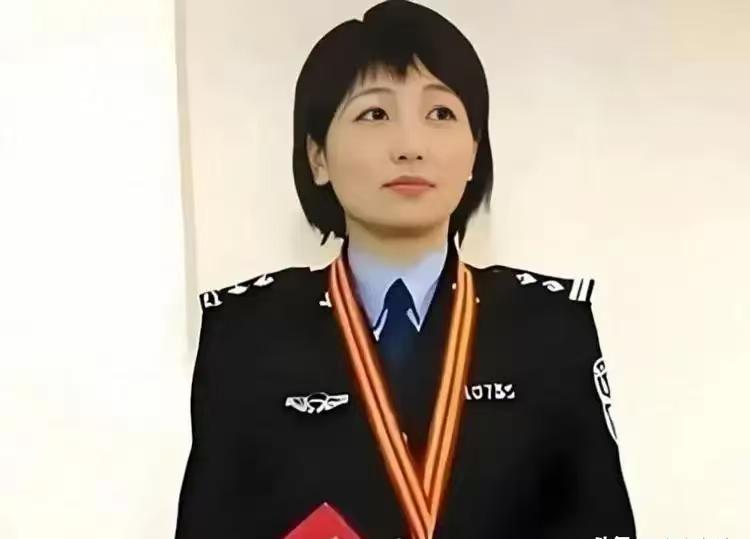张高平出狱后，第一句话就问聂海芬还在不在上班。一个普通人，被关进去十年，出来第一
