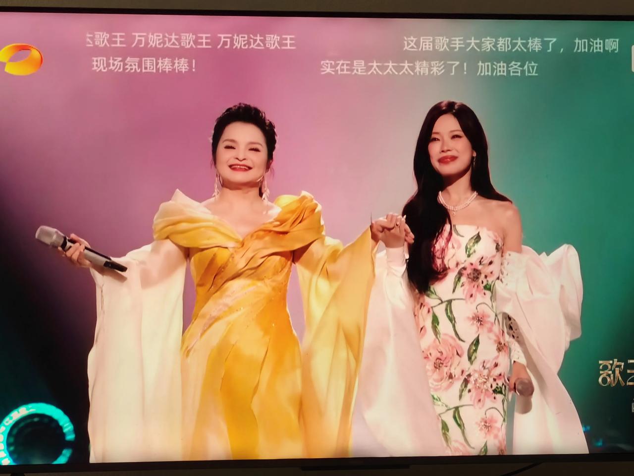《歌手》总决赛之夜，帮唱舞台之最：一、最具美感的合作：1、万妮达吴碧霞《
