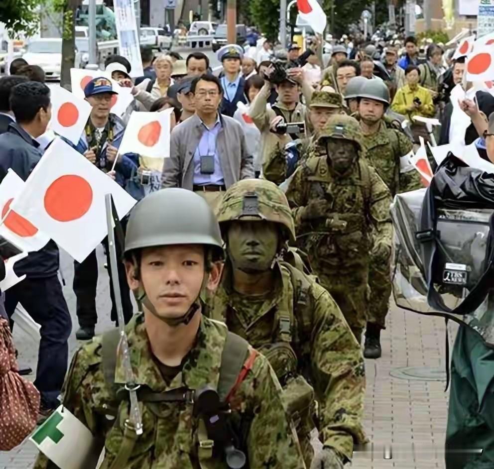 日本，正快速再军事化，其大规模发展先进武器，可不仅仅是为了自卫，而是为再次侵略做