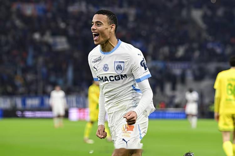 曼联球星多古预计伤缺10周，曼联应该趁还没关闭转会窗，要不把格林伍德给弄过来，曼