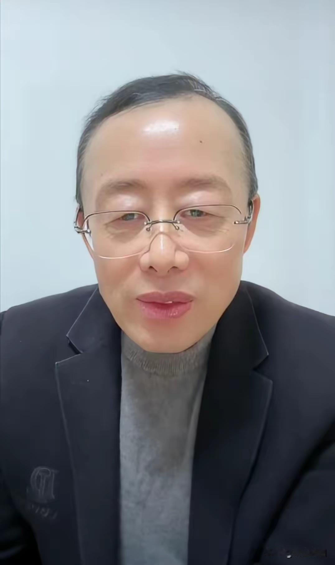 刚刷到浔阳老师直播片段，说起三蛋蛋那个马来视频是带节奏，我第一反应是：二八这出连