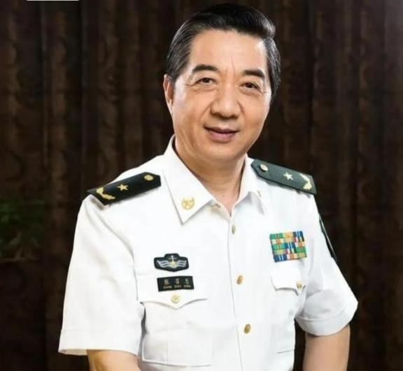 谢谢你张召忠！你真是伟大的预言家！2015年你就说过：“美国啥也不干，让东方大国